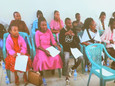 Gruppenbild von 15 Kindern in Tansania - das Bild wird mit Klick vergrößert