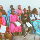 Gruppenbild von 15 Kindern in Tansania