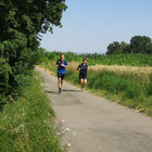 zwei Schüler auf der Laufstrecke